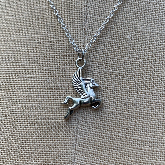 NWT Sterling Silver Plated Chain & Pegasus Horse Alloy Metal Charm Necklace - Picture 10 of 13